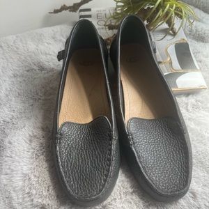 UGG Loafers size 7 black leather flats
